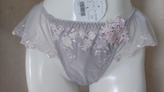 リリアージュココ 新品タグ付き Lサイズ グレー  < 女性ファッション  リリアージュココ 新品タグ付き Lサイズ グレー   < 女性ファッションの