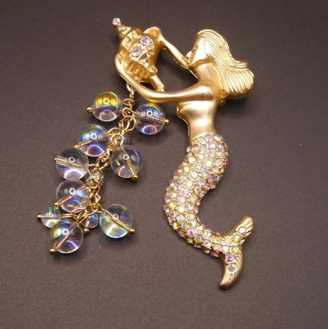 新品アンティーク調きらきらストーン人魚マーメイド ブローチ < 女性アクセサリー/時計 新品アンティーク調きらきらストーン人魚マーメイド ブローチ < 女性アクセサリー/時計の