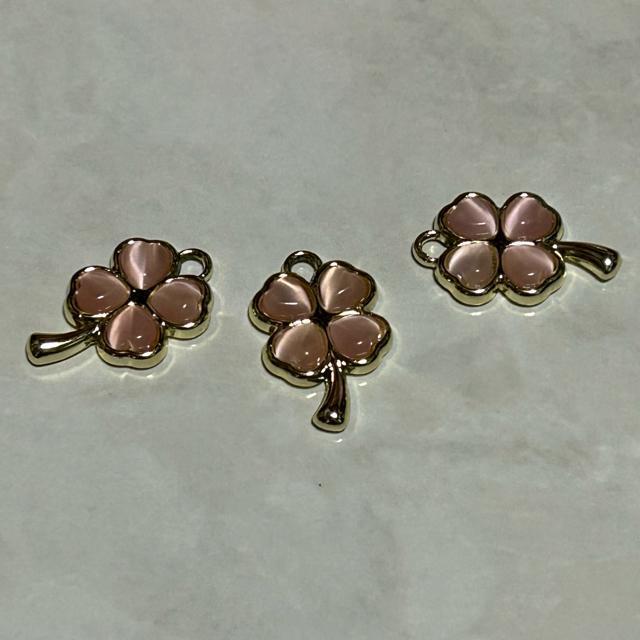 四葉のクローバー 3個 アクセサリー制作用 < ペット/手芸/園芸  四葉のクローバー 3個 アクセサリー制作用  < ペット/手芸/園芸の