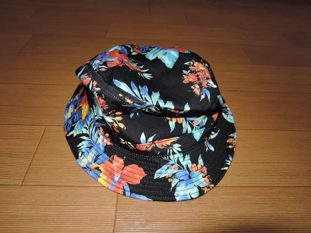 新品キャリーCALEEアロハ柄ハット黒S花柄キャップ < ブランド 新品キャリーCALEEアロハ柄ハット黒S花柄キャップ < ブランドの