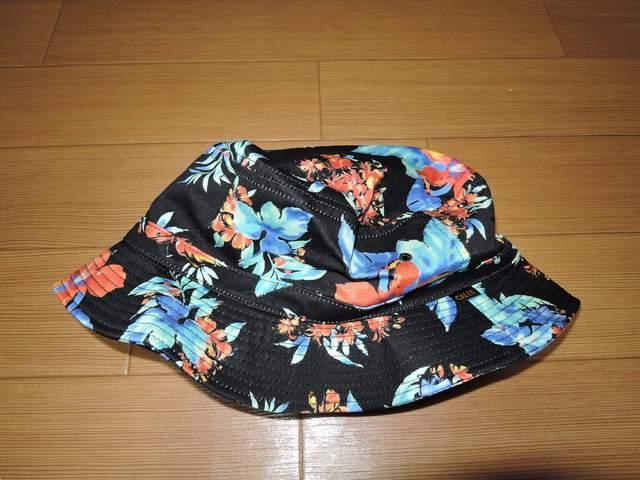 新品キャリーCALEEアロハ柄ハット黒S花柄キャップ < ブランド 新品キャリーCALEEアロハ柄ハット黒S花柄キャップ < ブランドの