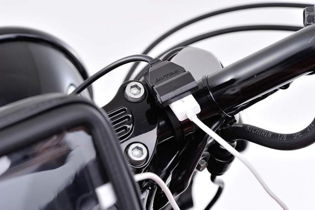バイク専用電源2.1A USB(5V / 2.1A)1ポート < 自動車/バイク バイク専用電源2.1A USB(5V / 2.1A)1ポート < 自動車/バイク