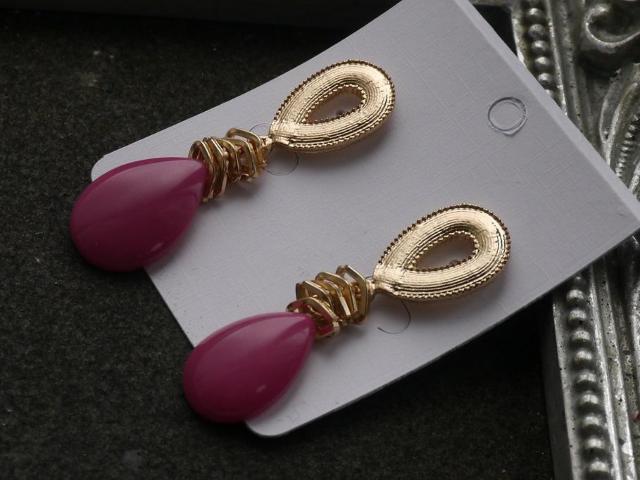 新品アンティーク調ピアス < 女性アクセサリー/時計 新品アンティーク調ピアス < 女性アクセサリー/時計の