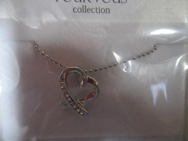 ハートネックレスシルバー新品 < 女性アクセサリー/時計  ハートネックレスシルバー新品  < 女性アクセサリー/時計の