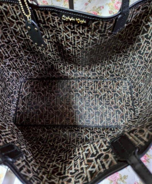 yCalvin Kleinzo[Vu g[gobO SmO |[`t Ki  t@bV 