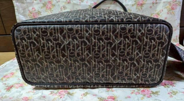 yCalvin Kleinzo[Vu g[gobO SmO |[`t Ki  t@bV 