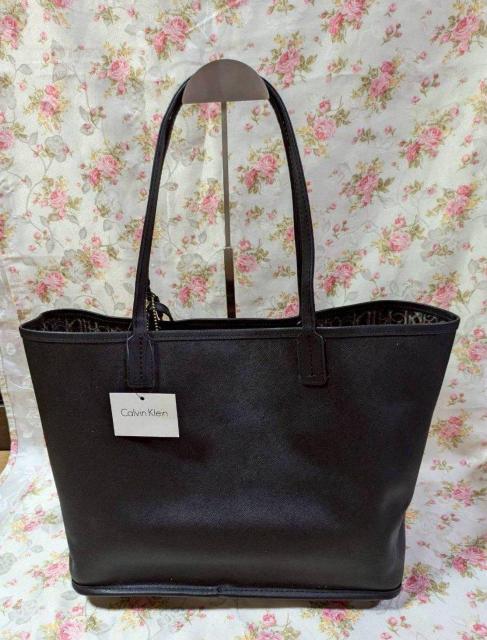 yCalvin Kleinzo[Vu g[gobO SmO |[`t Ki  t@bV 