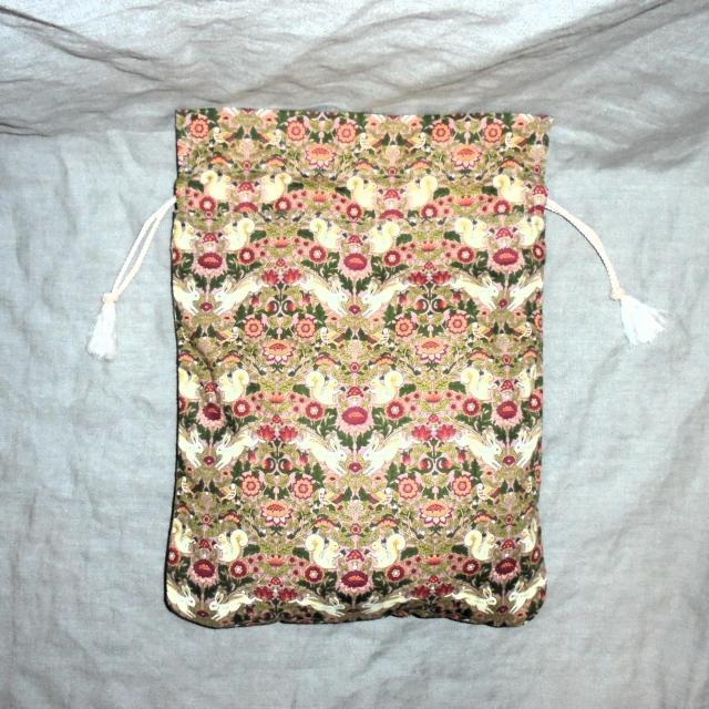 yTCYzAntique Flowerforest animalssNnВ