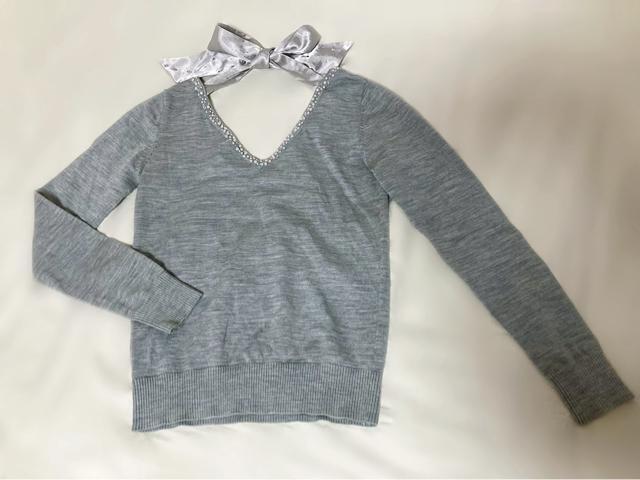 2weyリボン付き!Vネックビジューニット●グレー●M●INGNIイング ロイヤルローズ●ウール配合●取り外し可能リボン < ブランド  2weyリボン付き!Vネックビジューニット●グレー●M●INGNIイング ロイヤルローズ●ウール配合●取り外し可能リボン < ブランドの