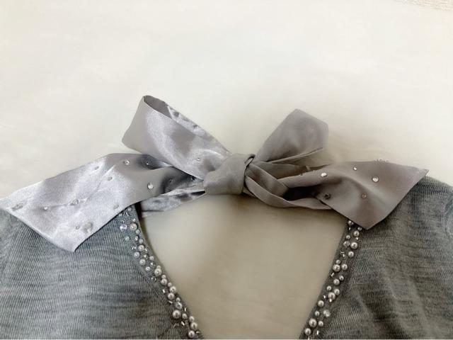 2weyリボン付き!Vネックビジューニット●グレー●M●INGNIイング ロイヤルローズ●ウール配合●取り外し可能リボン < ブランド  2weyリボン付き!Vネックビジューニット●グレー●M●INGNIイング ロイヤルローズ●ウール配合●取り外し可能リボン < ブランドの