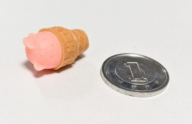 ミニチュア★キティ★アイスクリーム★ソフトクリーム★コーンアイス★ストロベリー★イチゴ★ピンク★色違いあります★ドールハウス★ < おもちゃ  ミニチュア★キティ★アイスクリーム★ソフトクリーム★コーンアイス★ストロベリー★イチゴ★ピンク★色違いあります★ドールハウス★ < おもちゃの