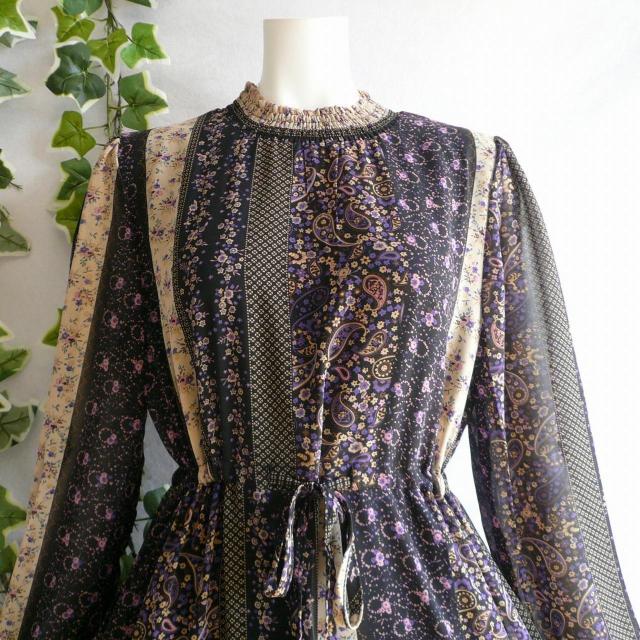 新品 9886 L−LL ティアード シフォン ワンピース パープル系 秋 レディース 共布リボン パッチワーク風柄 上品 < 女性ファッション 新品 9886 L−LL ティアード シフォン ワンピース パープル系 秋 レディース 共布リボン パッチワーク風柄 上品 < 女性ファッションの