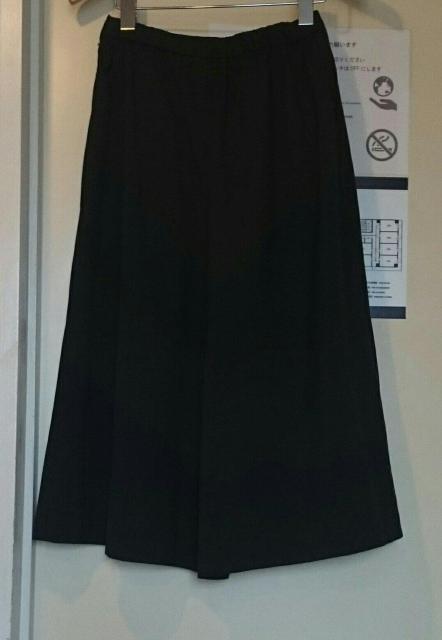 ユニクロ グレー キュロットスカート はかま風 ひざ下 < ブランド  ユニクロ グレー キュロットスカート はかま風 ひざ下 < ブランドの