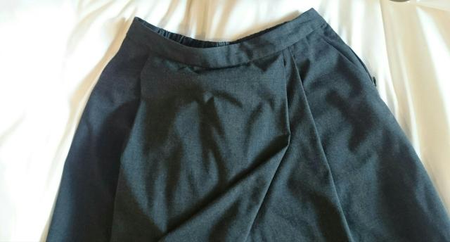 ユニクロ グレー キュロットスカート はかま風 ひざ下 < ブランド  ユニクロ グレー キュロットスカート はかま風 ひざ下 < ブランドの