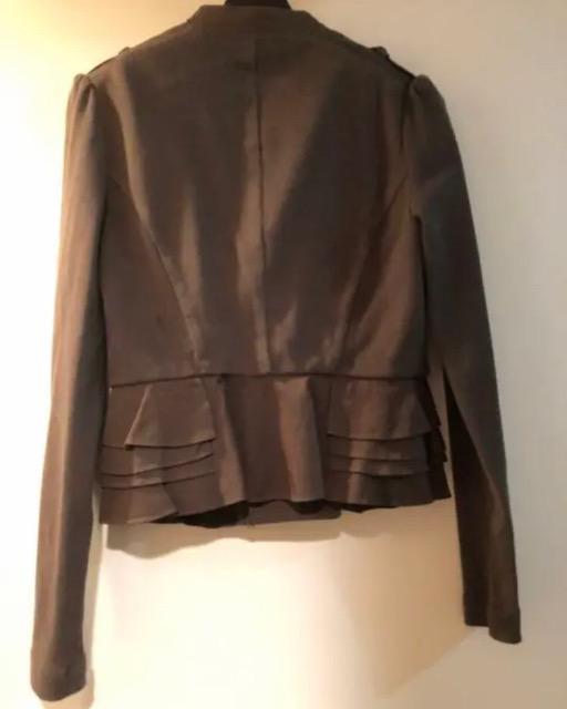 特価品薄褒められ服未使用に近いデザインジャケットカーキ色脚長効果抜群超スタイリッシュデート用 < 女性ファッション  特価品薄褒められ服未使用に近いデザインジャケットカーキ色脚長効果抜群超スタイリッシュデート用 < 女性ファッションの