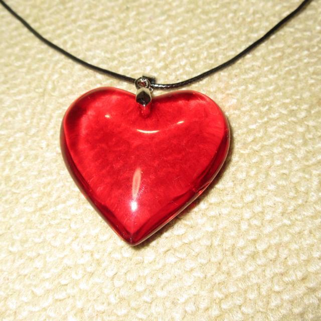 未使用☆BIGハートモチーフネックレス*チョーカー(レッド系) < 女性アクセサリー/時計 未使用☆BIGハートモチーフネックレス*チョーカー(レッド系) < 女性アクセサリー/時計の