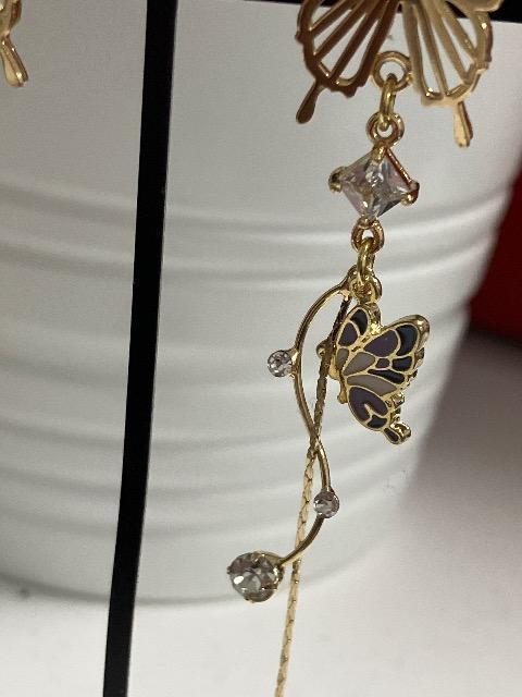 イヤリングに変更可能 ハンドメイド バタフライのチャームを使用したピアス < 女性ファッション  イヤリングに変更可能 ハンドメイド バタフライのチャームを使用したピアス < 女性ファッションの