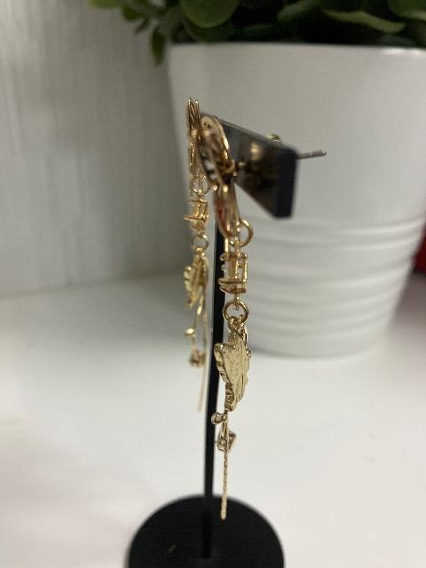 イヤリングに変更可能 ハンドメイド バタフライのチャームを使用したピアス < 女性ファッション  イヤリングに変更可能 ハンドメイド バタフライのチャームを使用したピアス < 女性ファッションの