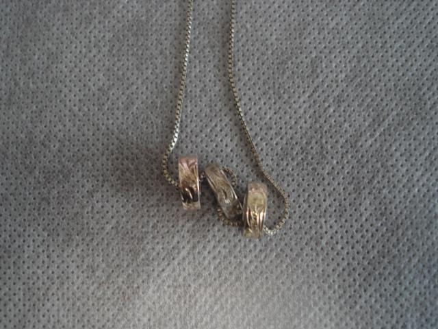 ★3連デザインのハワイアンジュエリー★着用2・3度!超激安! < 女性アクセサリー/時計 ★3連デザインのハワイアンジュエリー★着用2・3度!超激安! < 女性アクセサリー/時計の