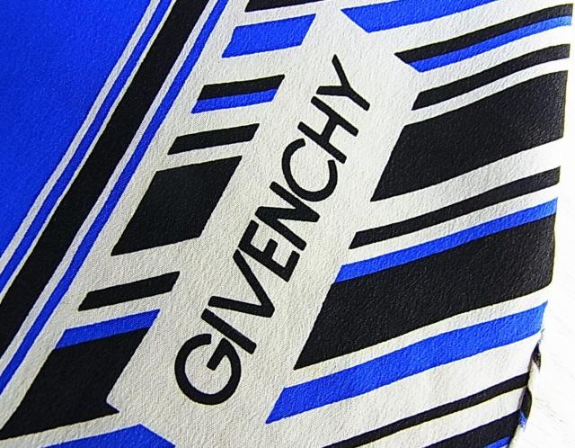 500円スタ【正規】GIVENCHY(ジバンシィ) シルク100% スカーフ 74×73cm < ブランド 500円スタ【正規】GIVENCHY(ジバンシィ) シルク100% スカーフ 74×73cm < ブランドの