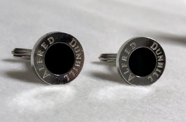 正規限定 アルフレッドダンヒルdunhill オニキス×925カフス 黒 カフリンクス ブランドアイコンボタン ラウンドエンブレム < ブランド 正規限定 アルフレッドダンヒルdunhill オニキス×925カフス 黒 カフリンクス ブランドアイコンボタン ラウンドエンブレム < ブランドの