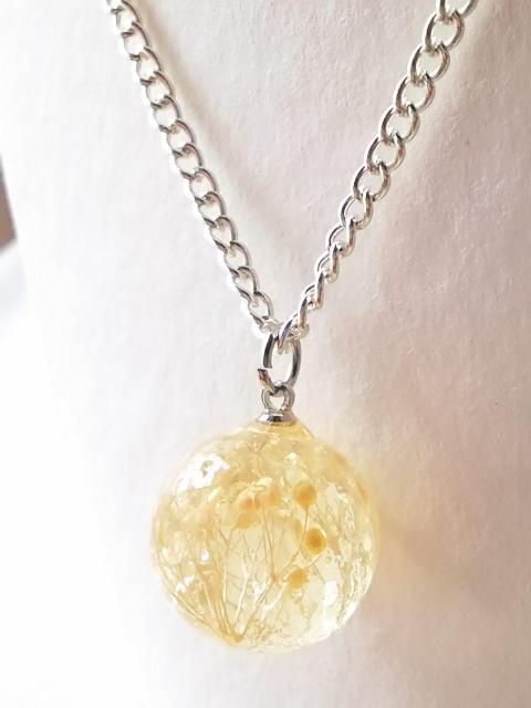 ピンクのかすみ草の球体ネックレス  レジン  ハンドメイド < 女性ファッション  ピンクのかすみ草の球体ネックレス  レジン  ハンドメイド < 女性ファッションの