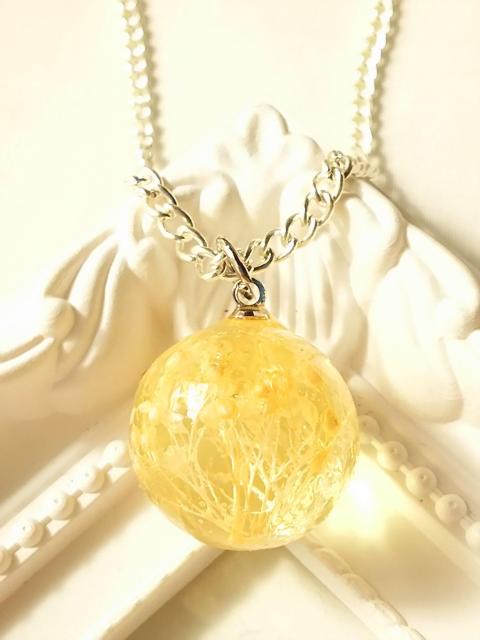 ピンクのかすみ草の球体ネックレス  レジン  ハンドメイド < 女性ファッション  ピンクのかすみ草の球体ネックレス  レジン  ハンドメイド < 女性ファッションの