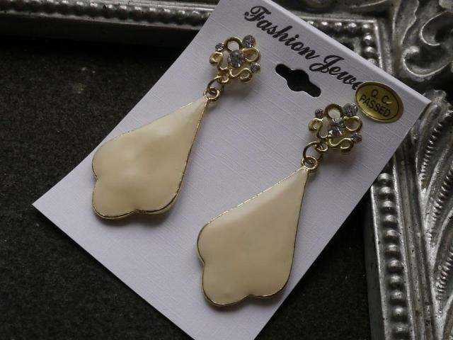 新品アンティーク調ストーン付きピアス < 女性アクセサリー/時計 新品アンティーク調ストーン付きピアス < 女性アクセサリー/時計の