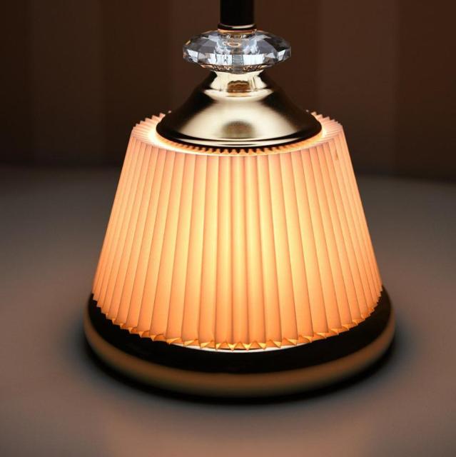 【送料無料】Radiant テーブルランプ ピンク 高さ36cm < 家電/AV 【送料無料】Radiant テーブルランプ ピンク 高さ36cm < 家電/AVの