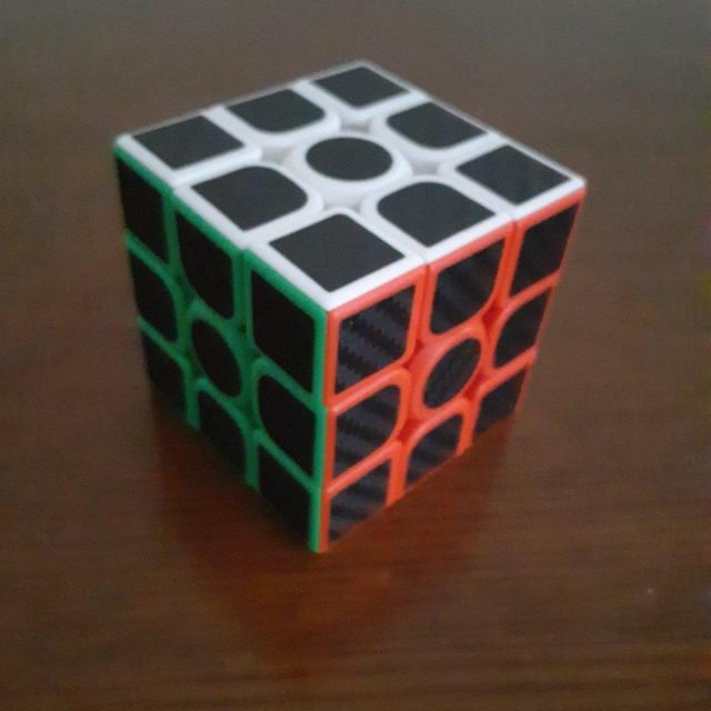 ���[�r�b�N�L���[�u�@�J�[�{���^�C�v  �� ��������� 