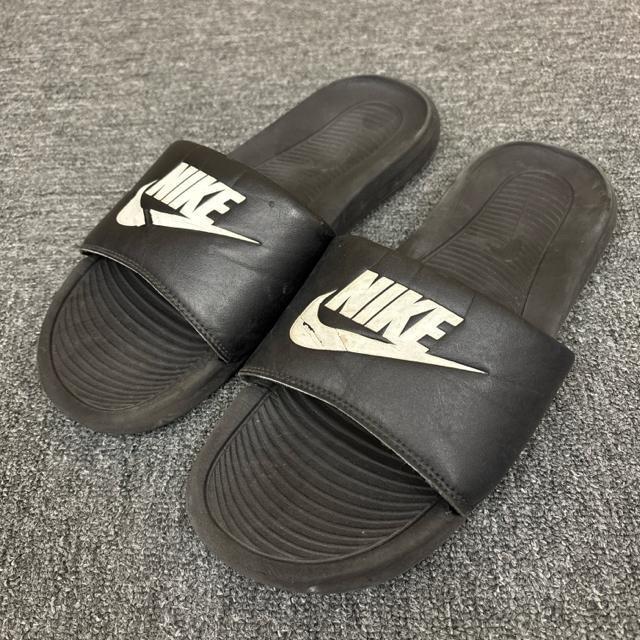 ���� NIKE �i�C�L �V�����[ �T���_�� CN9675-002 27cm  �� �u�����h�� 