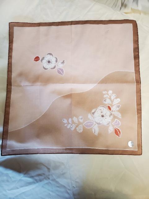 茶系に花柄ハンカチ 未使用・ツレあり < 女性ファッション  茶系に花柄ハンカチ 未使用・ツレあり  < 女性ファッションの