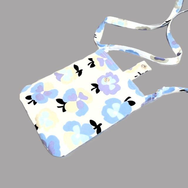 ◆ポケットなしシンプル◆北欧◆ブルー系パンジー花×白地◆スマホポシェット ショルダー ポーチ < 女性ファッション ◆ポケットなしシンプル◆北欧◆ブルー系パンジー花×白地◆スマホポシェット ショルダー ポーチ < 女性ファッションの