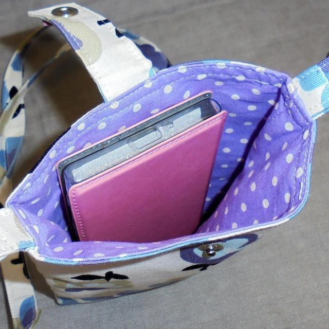 ◆ポケットなしシンプル◆北欧◆ブルー系パンジー花×白地◆スマホポシェット ショルダー ポーチ < 女性ファッション ◆ポケットなしシンプル◆北欧◆ブルー系パンジー花×白地◆スマホポシェット ショルダー ポーチ < 女性ファッションの