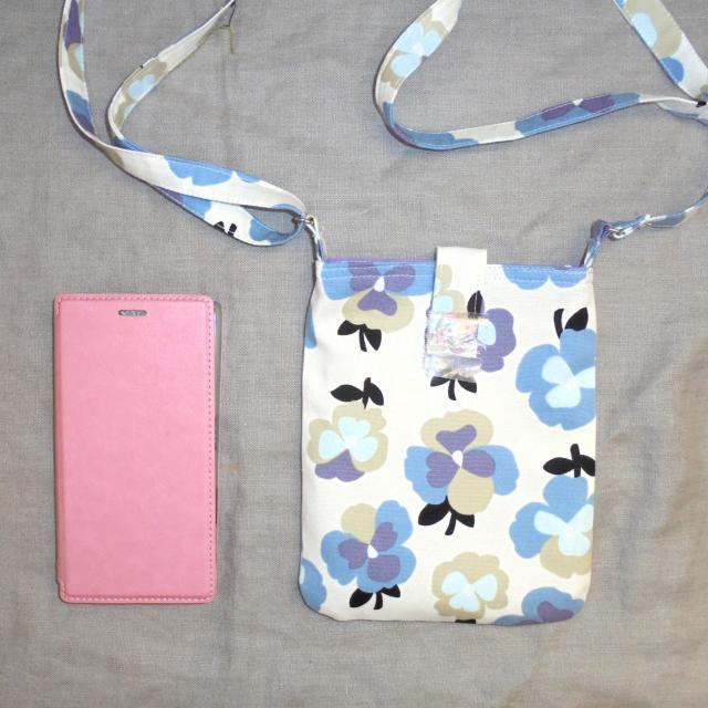 ◆ポケットなしシンプル◆北欧◆ブルー系パンジー花×白地◆スマホポシェット ショルダー ポーチ < 女性ファッション ◆ポケットなしシンプル◆北欧◆ブルー系パンジー花×白地◆スマホポシェット ショルダー ポーチ < 女性ファッションの