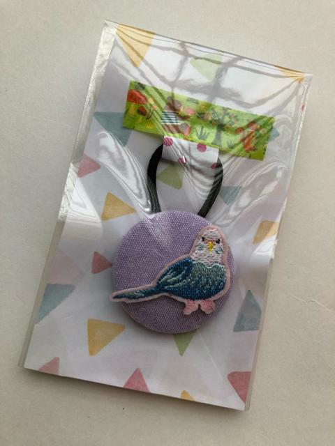 ハンドメイド ヘアゴム 特大 くるみボタン かわいいインコちゃん♪ < 女性ファッション  ハンドメイド ヘアゴム 特大 くるみボタン かわいいインコちゃん♪ < 女性ファッションの