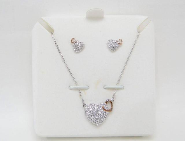 SWAROVSKI スワロフスキー ハート ラインストーン ネックレス&ピアスセット シルバー<USED>【送料無料】 < 女性アクセサリー/時計 SWAROVSKI スワロフスキー ハート ラインストーン ネックレス&ピアスセット シルバー<USED>【送料無料】 < 女性アクセサリー/時計の