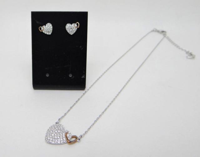 SWAROVSKI スワロフスキー ハート ラインストーン ネックレス&ピアスセット シルバー<USED>【送料無料】 < 女性アクセサリー/時計 SWAROVSKI スワロフスキー ハート ラインストーン ネックレス&ピアスセット シルバー<USED>【送料無料】 < 女性アクセサリー/時計の