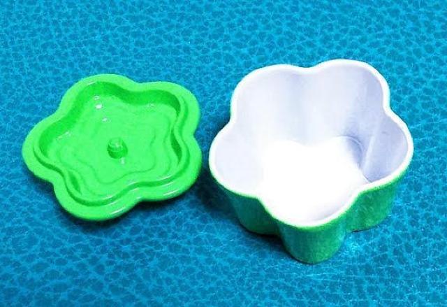 ミニチュア★フラワー型★鍋★ル・クルーゼ風★蓋も開く★グリーン★色違い4色★金属製★ < おもちゃ  ミニチュア★フラワー型★鍋★ル・クルーゼ風★蓋も開く★グリーン★色違い4色★金属製★ < おもちゃの