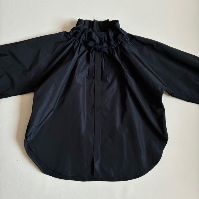 ◆極美品◆2万◆ブルーフロンセ◆フリル襟ボリュームスリーブブラウス◆ネイビー◆M < 女性ファッション ◆極美品◆2万◆ブルーフロンセ◆フリル襟ボリュームスリーブブラウス◆ネイビー◆M < 女性ファッションの