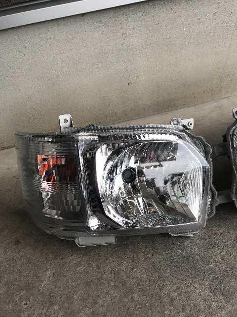 4型ハイエース/レジアスエース純正ヘッドライト左右セット < 自動車/バイク 4型ハイエース/レジアスエース純正ヘッドライト左右セット < 自動車/バイク