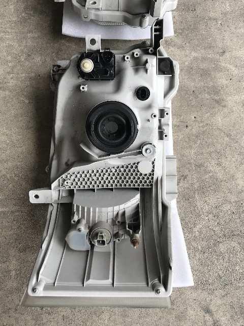 4型ハイエース/レジアスエース純正ヘッドライト左右セット < 自動車/バイク 4型ハイエース/レジアスエース純正ヘッドライト左右セット < 自動車/バイク