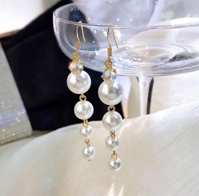 ピアス 925 イミテーションパール 4連 < 女性アクセサリー/時計  ピアス 925 イミテーションパール 4連  < 女性アクセサリー/時計の