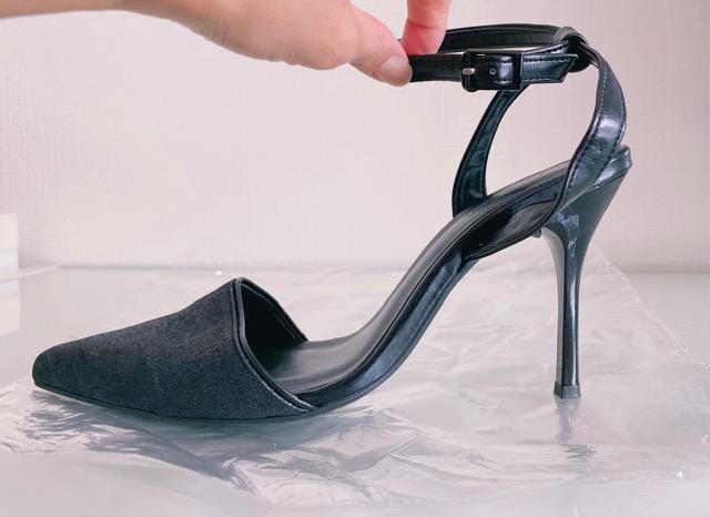 EMODABLACKエモダブラックラメグリッターアンクルストラップポインテッドトゥパンプスサンダル黒靴 < ブランド  EMODABLACKエモダブラックラメグリッターアンクルストラップポインテッドトゥパンプスサンダル黒靴 < ブランドの