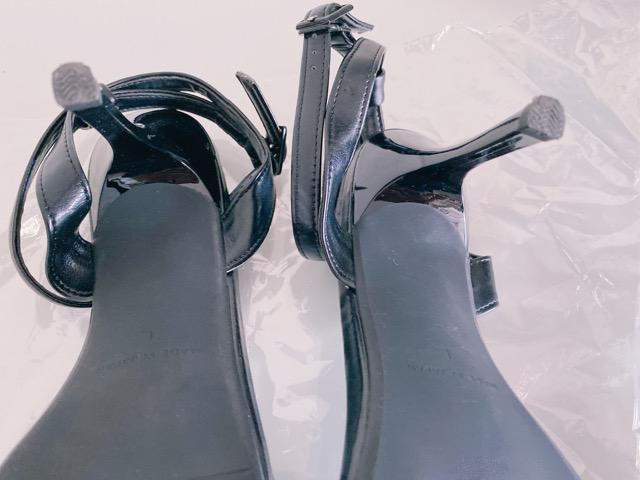 EMODABLACKエモダブラックラメグリッターアンクルストラップポインテッドトゥパンプスサンダル黒靴 < ブランド  EMODABLACKエモダブラックラメグリッターアンクルストラップポインテッドトゥパンプスサンダル黒靴 < ブランドの