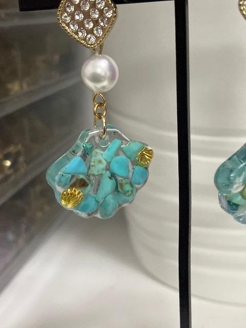 ピアスのみ ハンドメイド レジンシェル ピアス < 女性ファッション  ピアスのみ ハンドメイド レジンシェル ピアス < 女性ファッションの