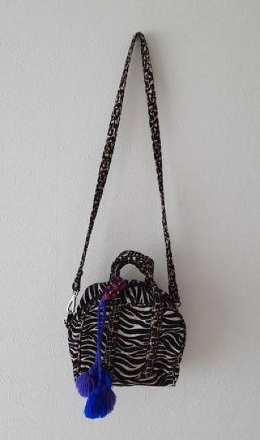 ゼブラ柄 2way タッセル ショルダーバッグ ハンドバッグ ポーチ < 女性ファッション  ゼブラ柄 2way タッセル ショルダーバッグ ハンドバッグ ポーチ < 女性ファッションの