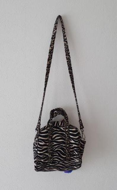 ゼブラ柄 2way タッセル ショルダーバッグ ハンドバッグ ポーチ < 女性ファッション  ゼブラ柄 2way タッセル ショルダーバッグ ハンドバッグ ポーチ < 女性ファッションの