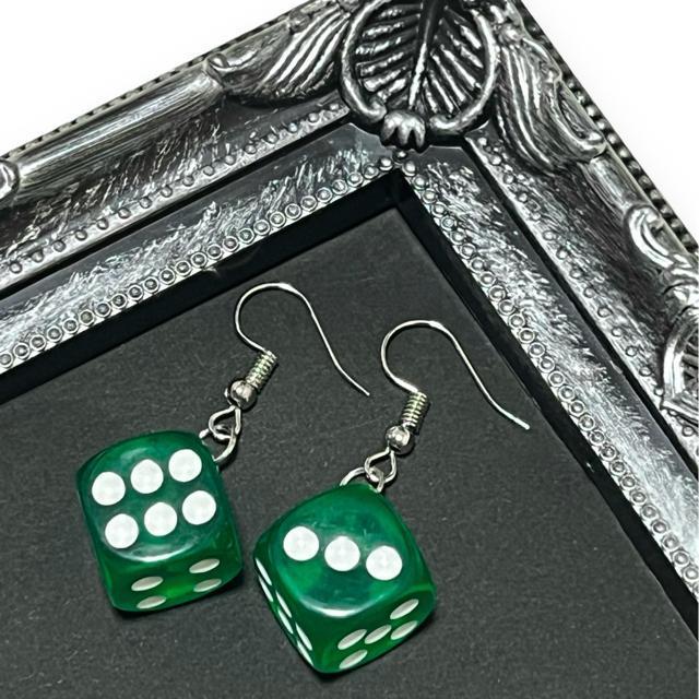 【新品】立体サイコロデザインフックピアス/グリーン < 女性アクセサリー/時計 【新品】立体サイコロデザインフックピアス/グリーン < 女性アクセサリー/時計の