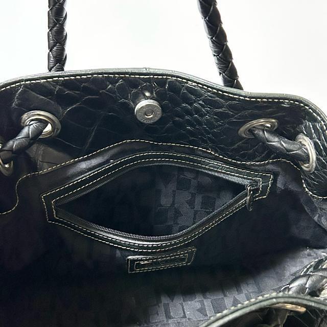 FURLA フルラ チャーム付き クロコ型押し レザー トート バッグ ブラック レディース < ブランド FURLA フルラ チャーム付き クロコ型押し レザー トート バッグ ブラック レディース < ブランドの